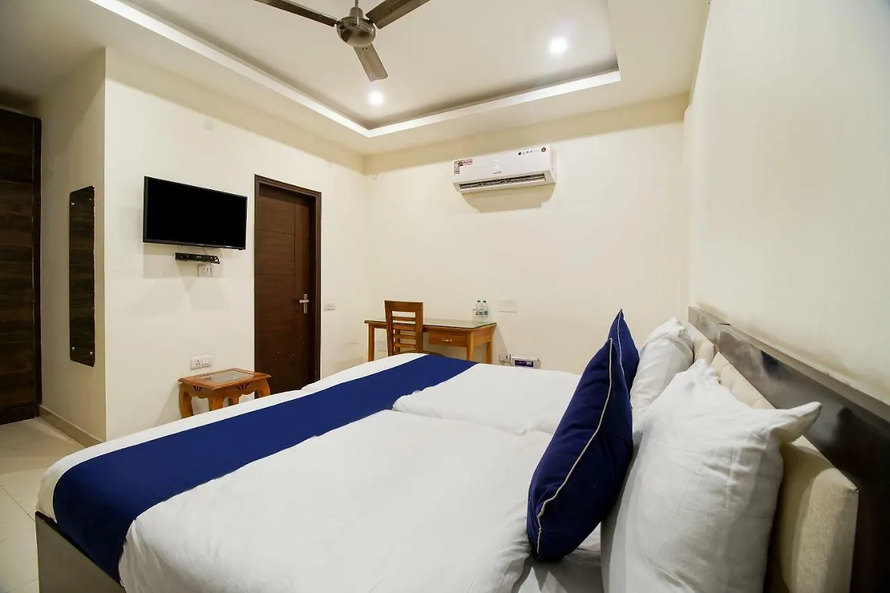 Silverkey Executive Stays 20024 Golf Course Road Gurgaon Hotel